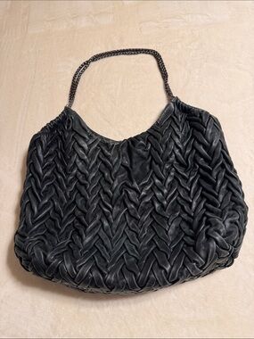 Elie Tahari Beverly Black Quilted Woven Chain-Handle Shoulder Bag. USED!!!